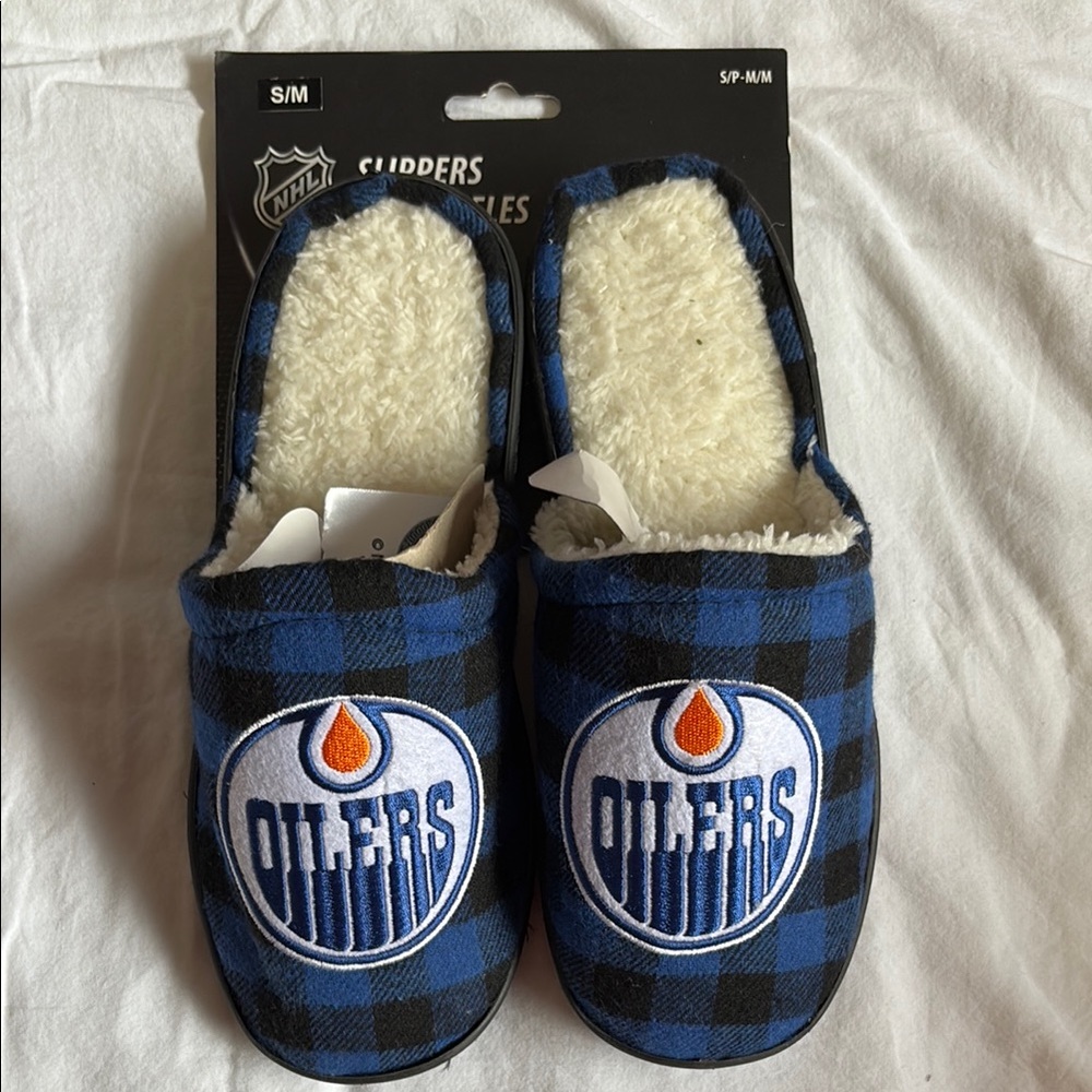 NHL Edmonton Oilers Slippers – Blue Checkered Pattern – S/M (W 7–8; M 5-6)